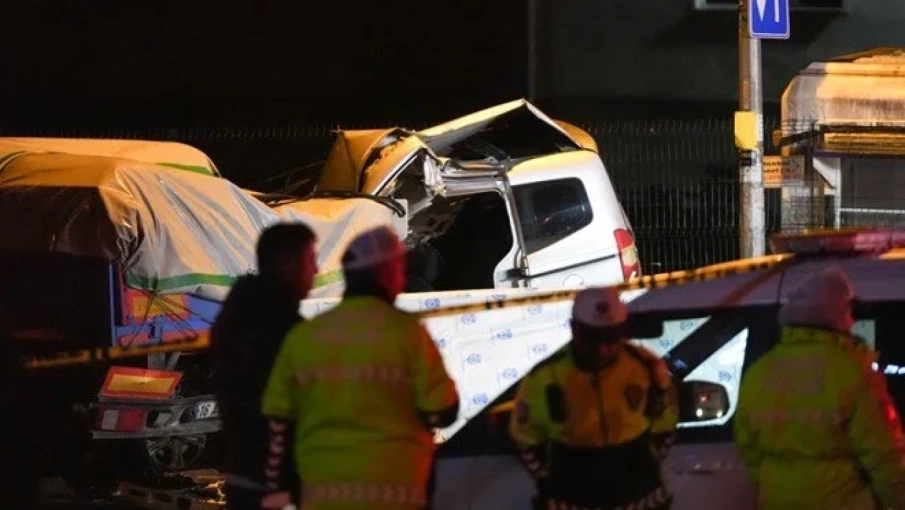 Polisten kaçtı TIR'a çarptı: 1 kişi öldü, 1 kişi yaralandı
