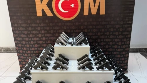 Yolcu otobüsünde bagajdaki valizlerde bulundu!