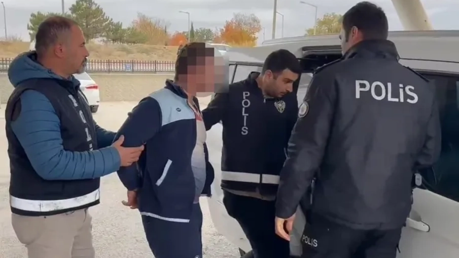 Anne ve Babasını Öldüren Gence 74 Yıl Hapis Cezası