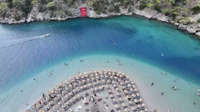 Muğla’da yaz bitmiyor: Yamaç paraşütü ve plaj keyfine devam!