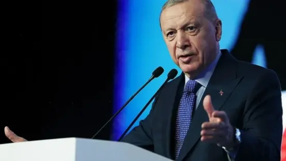 Erdoğan'dan Trump'ın Gazze planına ilk yorum: Kalıcı bir barış için Türkiye olarak sürece katkı vermeye devam edeceğiz.