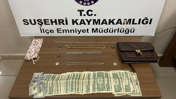 Sivas'ta kuyumcudan altın çalan 3 kişi, Artvin'de yakalandı